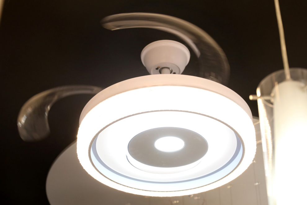 Ventiladores de techo en una tienda de Zaragoza.