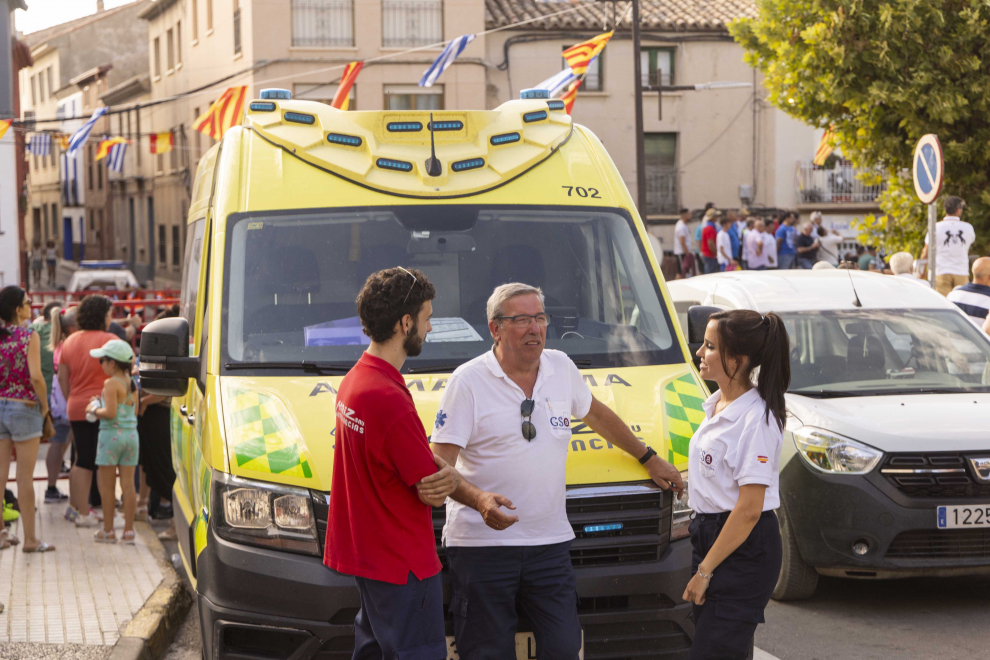 Jesús, Irene y Diego frente a la ambulancia