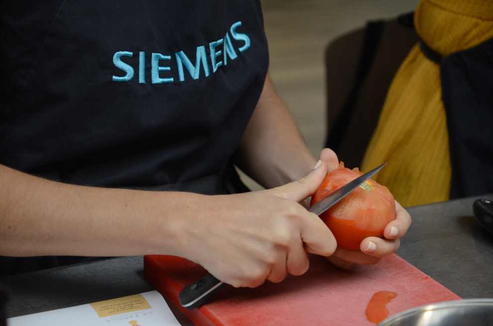 Tomate y yogur griego son los ingredientes principales del raita