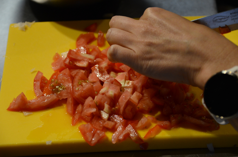 Tomate y yogur griego son los ingredientes principales del raita