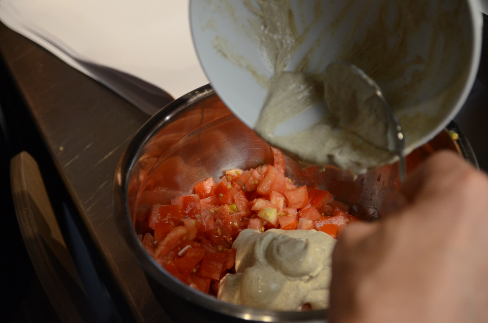 Tomate y yogur griego son los ingredientes principales del raita