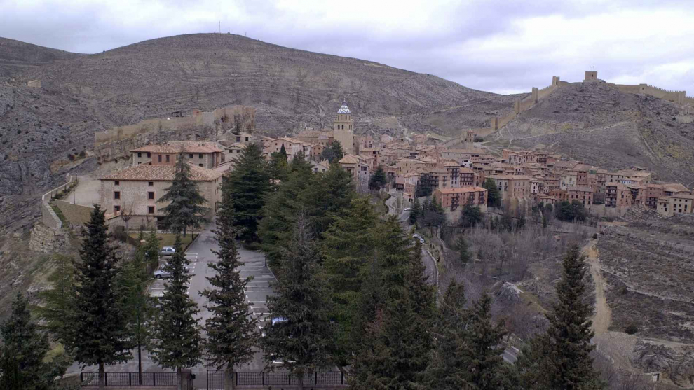 El bonito pueblo de Albarracín visto desde el mirador de La Torre Blanca