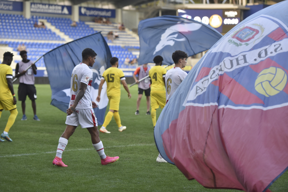 Los goles de Manu Rico, Hugo Vallejo y Rafa Tresaco dieron la victoria a la SD Huesca (3-0).