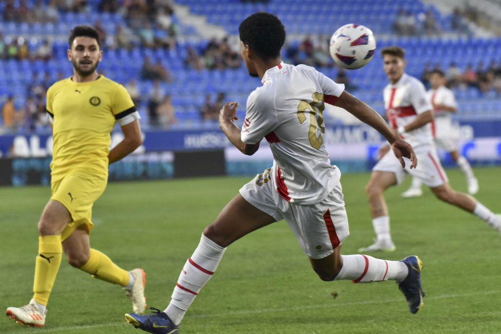 Los goles de Manu Rico, Hugo Vallejo y Rafa Tresaco dieron la victoria a la SD Huesca (3-0).