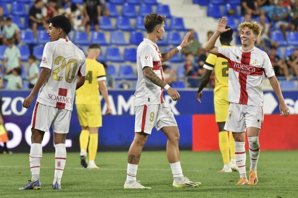 Los goles de Manu Rico, Hugo Vallejo y Rafa Tresaco dieron la victoria a la SD Huesca (3-0).