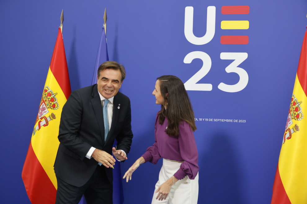 Cumbre ministerial de la UE en Zaragoza, con la ministra en funciones de Derechos Sociales y Agenda 2030 Ione Belarra recibiendo a sus homólogos europeos
