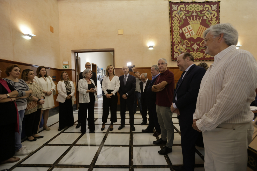 La ministra Pilar Alegría saluda este lunes a los miembros de la Comisión Permanente del Consejo Escolar del Estado.