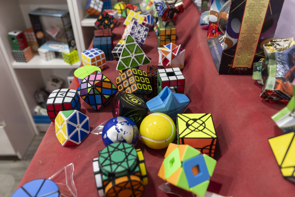 Algunos de los modelos de cubos de su catálogo.