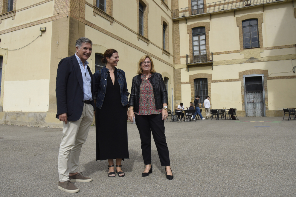Después de 15 años sin uso, el ala izquierda de la antigua Residencia de Niños de Huesca, donde se ubicará Medicina y Enfemería, está muy degradada.