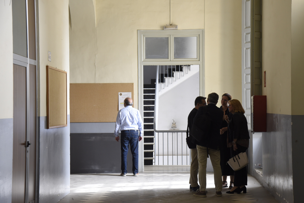 Después de 15 años sin uso, el ala izquierda de la antigua Residencia de Niños de Huesca, donde se ubicará Medicina y Enfemería, está muy degradada.