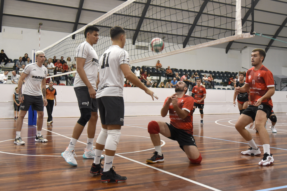 Partido de voleibol entre Teruel y Zaragoza en Huesca 21 9 23 Foto Javier Navarro_2[[[FOTOGRAFOS]]]