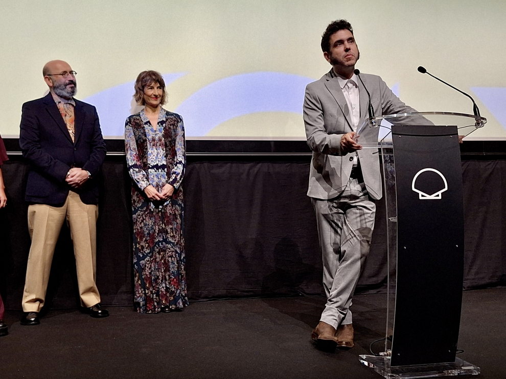 Javier Macipe, director de 'La estrella azul', recibe el premio que otorga el Jurado de la Juventud, compuesto por 150 espectadores de entre 18 y 25 años de edad.