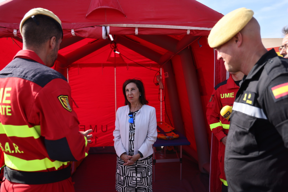 La ministra de Defensa visita a la UME en Zaragoza
