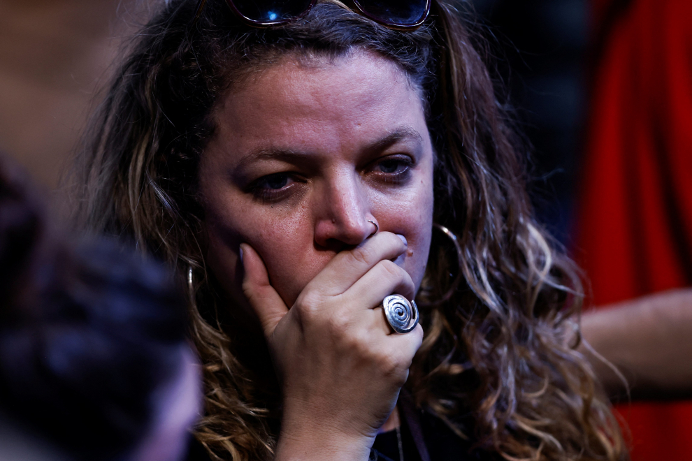 A supporter of Argentine presidential candidate Sergio Massa reacts as Massa conceded defeat to far-right libertarian Javier Milei during Argentinas runoff presidential election, in Buenos Aires, Argentina November 19, 2023. REUTERS/Mariana Nedelcu [[[REUTERS VOCENTO]]] ARGENTINA-ELECTION/