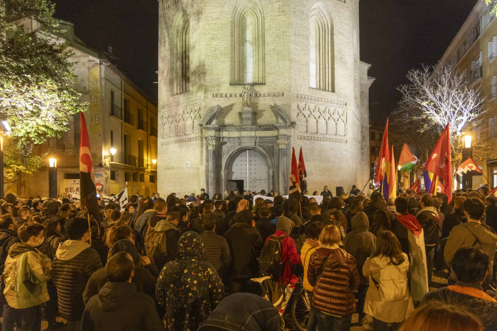 Unas 500 personas recorrieron las calles de la capital aragonesa para denunciar los "discursos del odio" y la "normalización del fascismo".