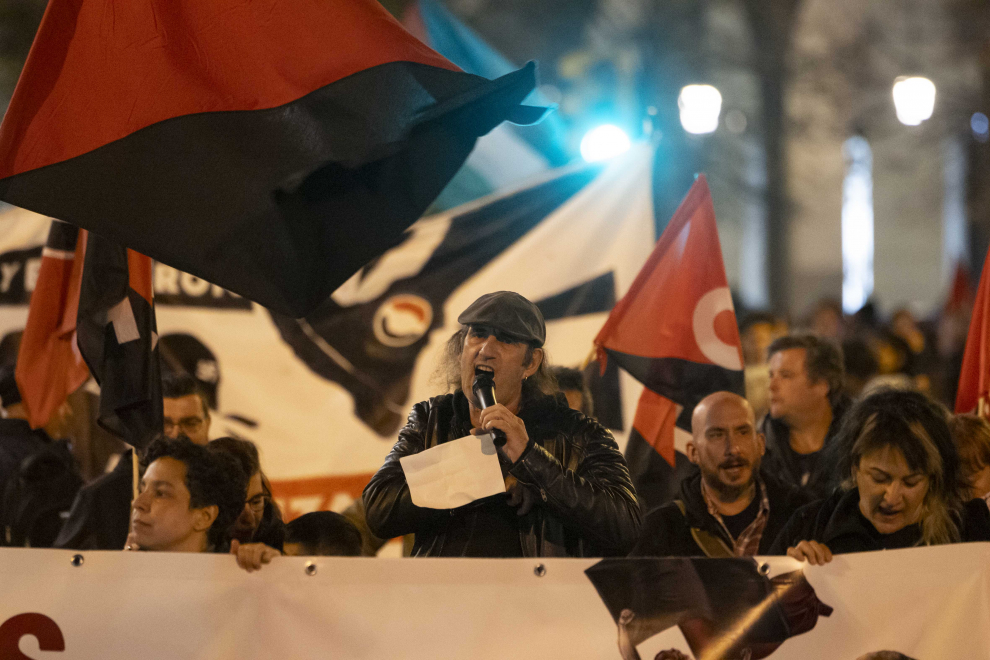 Unas 500 personas recorrieron las calles de la capital aragonesa para denunciar los "discursos del odio" y la "normalización del fascismo".