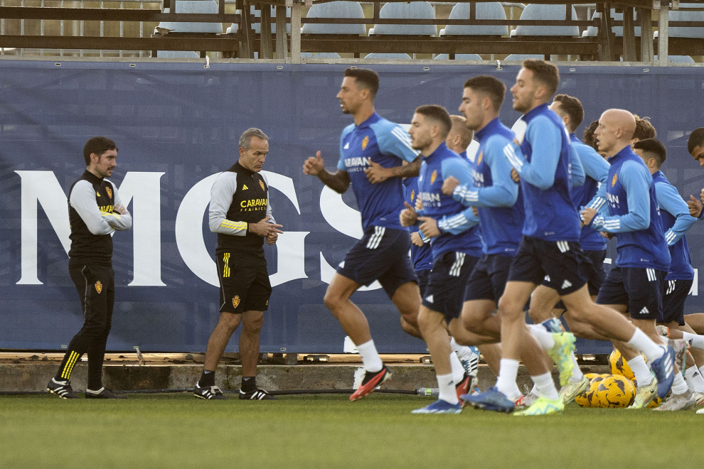 Vuelta a los entrenamientos del Real Zaragoza tras conocerse la destitución de Fran Escribá