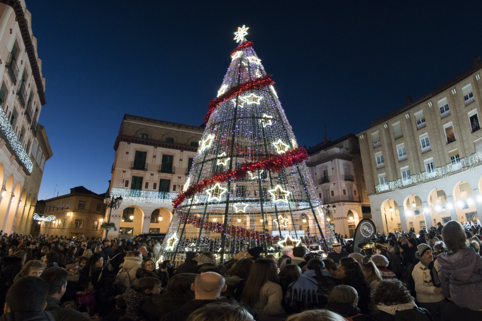 Acto de encendido de las luces de navidad en Huesca 1 12 23 Foto Javier Navarro_2 [[[FOTOGRAFOS]]]