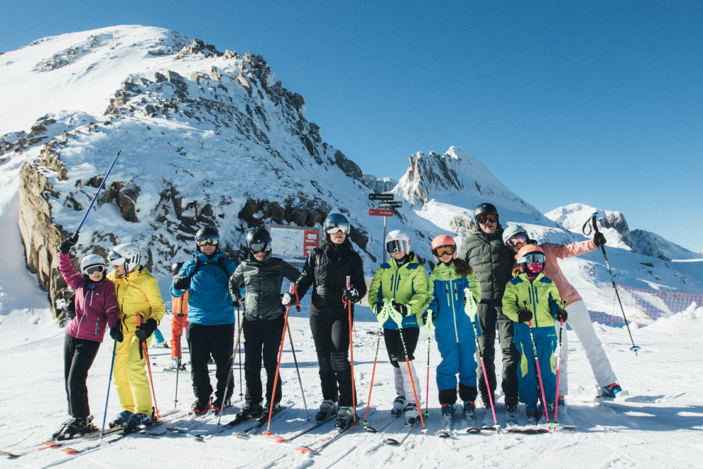 Algunos esquiadores han estrenado 2024 en un soleado Candanchú.