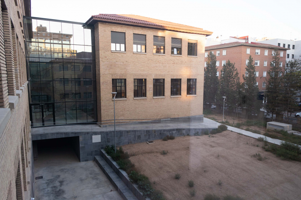 Últimos retoques en la nueva facultad de Filosofía y Letras Imágenes