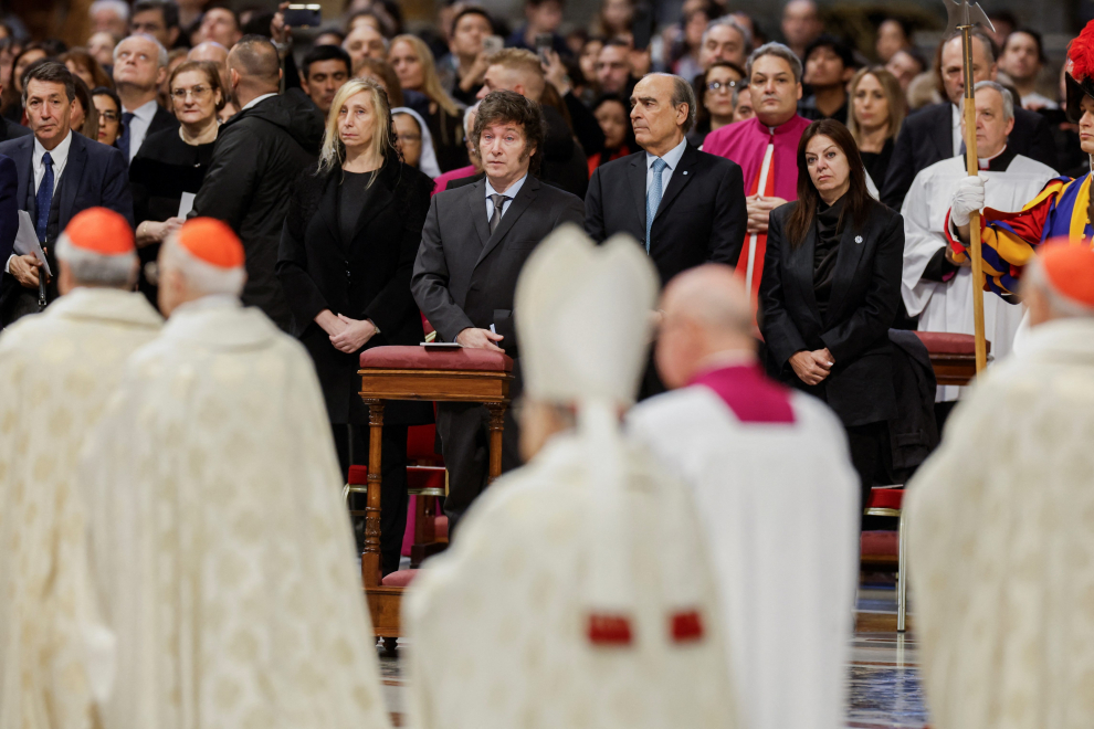 Argentinas President Javier Milei and his sister, Karina Milei attend a mass lead by Pope Francis for the canonisation of Maria Antonia de Paz y Figueroa, an Argentine religious sister who has been on the path to sainthood since 2010, in St. Peters Basilica at the Vatican, February 11, 2024. REUTERS/Remo Casilli [[[REUTERS VOCENTO]]] POPE-MASS/