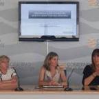 La doctora Sira Repollés, a la derecha, en la presentación del programa de anticoncepción de la DGA, en 2017.