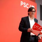 Salvador Illa (PSC) hace seguimiento de la noche electoral desde su sede.