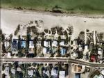 Imágenes aéreas grabadas este pasado viernes muestran el rastro de destrucción causado por el huracán Ian después de pasar por el estado de Florida, en Estados Unidos. Ian ha barrido con todo, destrozando piscinas, mobiliario urbano, árboles, calles y carreteras.