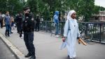 La Policía evacúa dos campamentos con un millar de inmigrantes en París