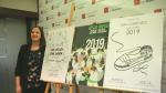 La concejala de Fiestas,María Rodrigo, junto a los tres carteles seleccionados para elegir la imagen de San Lorenzo 2019