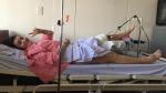La zaragozana Noelia Traid, con la rodilla fracturada, en un hospital de Vietnam donde permanece ingresada.