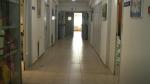 Señalización en los pasillos del colegio mayor Ramón Acín para garantizar las distancias de seguridad.