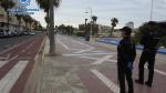 Policías patrullando por las calles de Melilla.