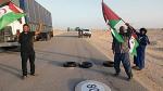 Saharauis en un acto de protesta en el paso fronterizo de Guerguerat.