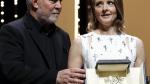 Jodie Foster recibe la Palma de Oro de honor en Cannes de la mano de Pedro Almodóvar