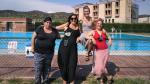 Silvia, Luisa, Sara y Nunu posan en las piscinas de Fonz.