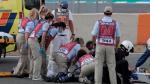 El equipo médico atiende al piloto de SuperSport300 Dean Berta Viñales (Viñales Racing Team) accidentado durante la primera carrera del Campeonato del Mundo