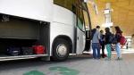Tres estudiantes cogen en Huesca un autobús con destino a Zaragoza.
