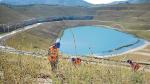Un grupo de operarios trabaja en la reforestación de Corta Gargallo, la última mina de Endesa.