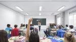 Los profesores españoles suman 880 horas en Infantil y Primaria.