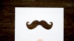 Las personas que quieran participar en Movember deben dejarse bigote en noviembre.