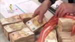El dinero se localizó en el interior de una bolsa de equipaje, envuelto en un pañuelo, en billetes de 50 euros íntegramente