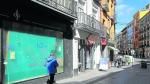 Uno de los locales comerciales cerrados en el Coso de Huesca, la calle principal de la ciudad.