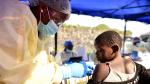 A Congolese health worker administers ebola vaccine to a child at the Himbi Health Centre in Goma, Democratic Republic of Congo, July 17, 2019. REUTERS/Olivia Acland [[[REUTERS VOCENTO]]] HEALTH-EBOLA/CONGO