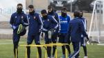 Grippo, Pereira, Kagawa, Vigaray, Francés, Igbekeme y Delmás, durante el entrenamiento de ayer en la Ciudad Deportiva.