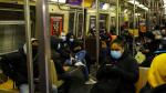 10 April 2020, US, New York: People sit inside New York Metro with face masks, amid the Coronavirus (Covid-19) pandemic. Photo: Vanessa Carvalho/ZUMA Wire/dpa10/04/2020 ONLY FOR USE IN SPAIN [[[EP]]] 10 April 2020, US, New York: People sit inside New York Metro with face masks, amid the Coronavirus (Covid-19) pandemic. Photo: Vanessa Carvalho/ZUMA Wire/dpa