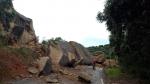 Cortada la carretera de Peraltilla a Abiego por un desprendimiento de una gran roca en Azlor