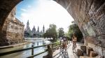 Una ciudad para disfrutar en bici junto al río Ebro.