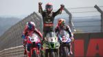 El piloto Jonathan Rea (Kawasaki Racing Team) entra victorioso en la carrera de Superbikes celebrada el domingo en el circuito turolense de Motorland Alcañi