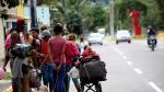 Emigrantes venezolanos caminan hacia la frontera con Colombia.